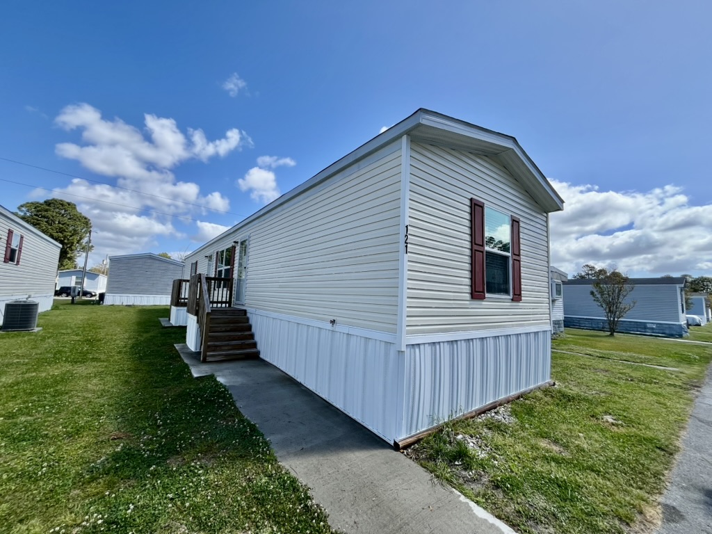 121 Daisy St. Jacksonville, NC 28546