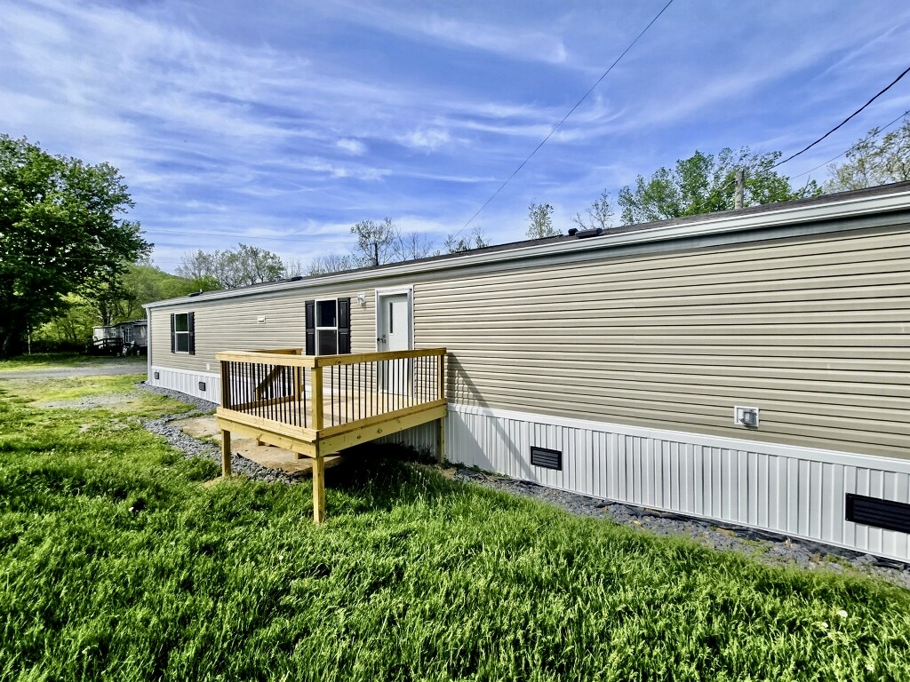 HWY 11E 3064 Volunteer Parkway Lot 8 Bluff City, TN 37618